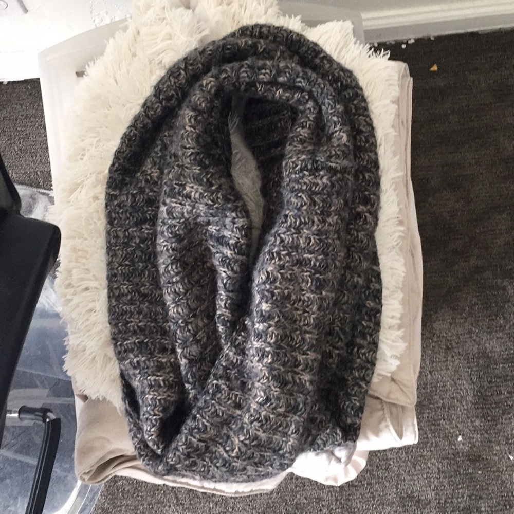 ANGELA WILLIAM COMFY INFINITY SCARF NEUTRAL